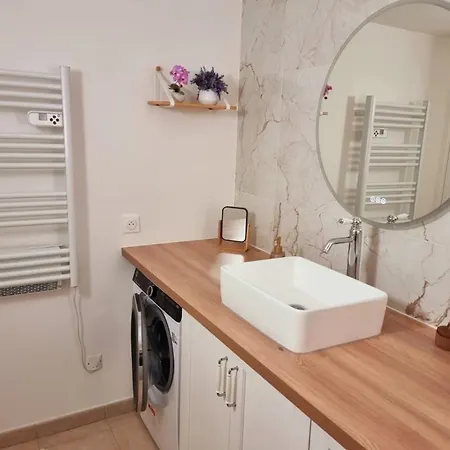 Duplex Refait A Neuf 2 Vue Climatise Wifi Piscine Chauffee